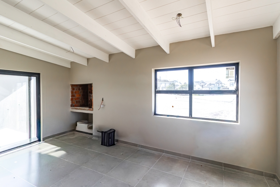 3 Bedroom Property for Sale in Hoogland Western Cape